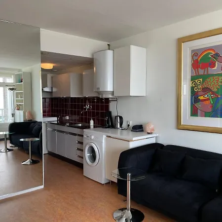 Piano Apartment *